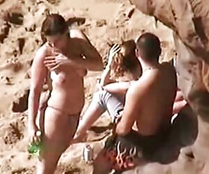 Patricia apenas aprieta dos consoladores gigantes en mujeres bonitas desnudas en la playa su apretado coño